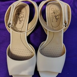 Life Stride Women's White Sandals